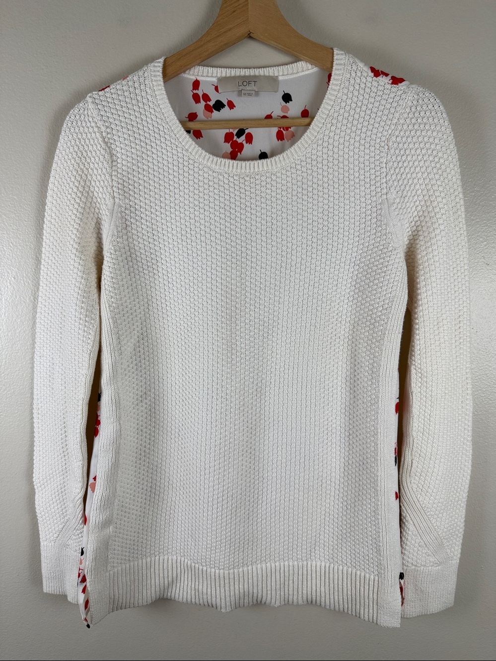 EUC Ann Taylor Loft Sweater Top. XS